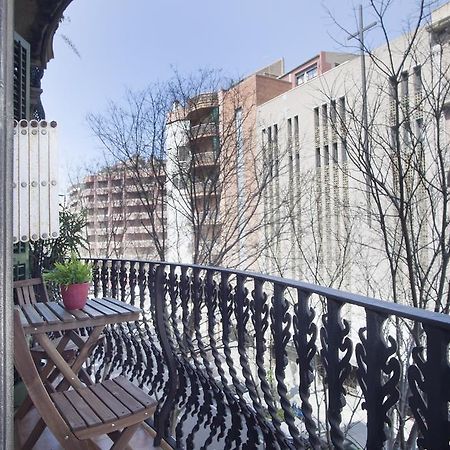 Aparteasy - Authentic Family Apartment برشلونة المظهر الخارجي الصورة