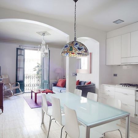 Aparteasy - Authentic Family Apartment برشلونة المظهر الخارجي الصورة