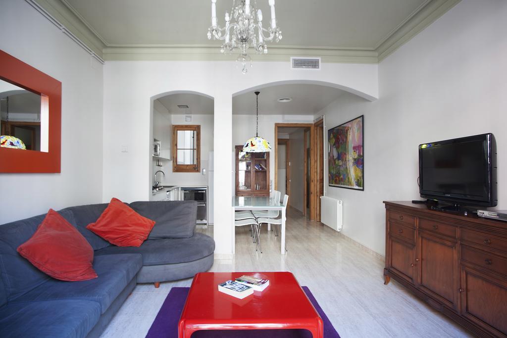 Aparteasy - Authentic Family Apartment برشلونة المظهر الخارجي الصورة