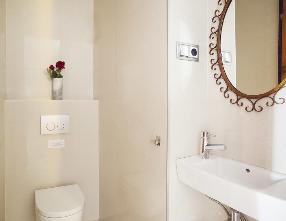 Aparteasy - Authentic Family Apartment برشلونة المظهر الخارجي الصورة