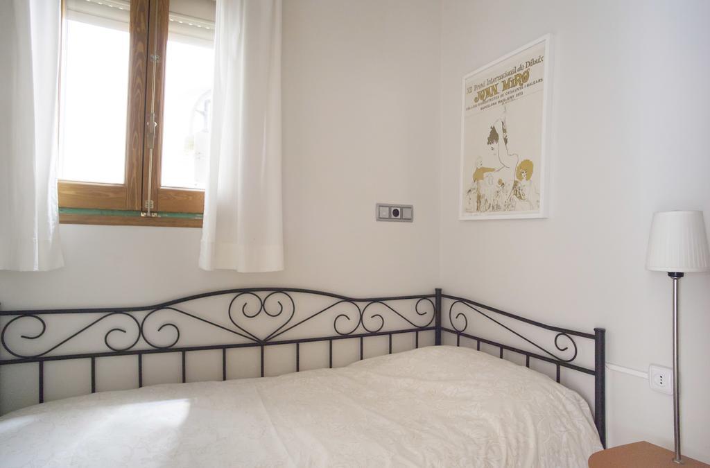 Aparteasy - Authentic Family Apartment برشلونة المظهر الخارجي الصورة
